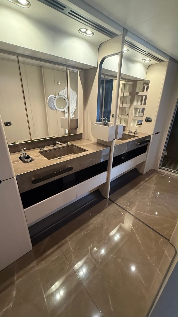 Azimut 105 · Foto 3