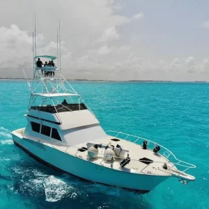 26.-Hatteras 60 – Up to 15 people